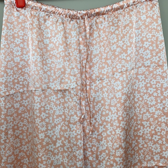 🆑 [4/$20] Satin George Pink Floral PJ printed pants - Picture 2 of 5